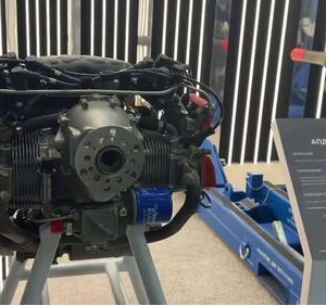 Впервые официально показан новый российский поршневой авиадвигатель М105