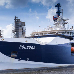 На&nbsp;спасательном судне &laquo;Воевода&raquo; проекта 23700 подняли Государственный флаг